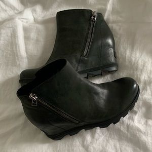 Sorel Women's Joan of Arctic Wedge III‎ Zip Boot Leather Wedge Boots 9.5